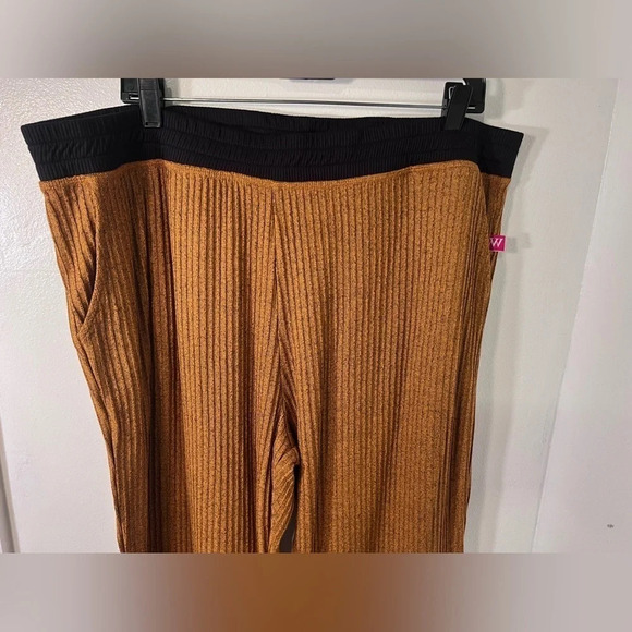 West Wind, 3x/4x, high-rise flare leg ribbed elastic waist, pocketed pant - Picture 2 of 8